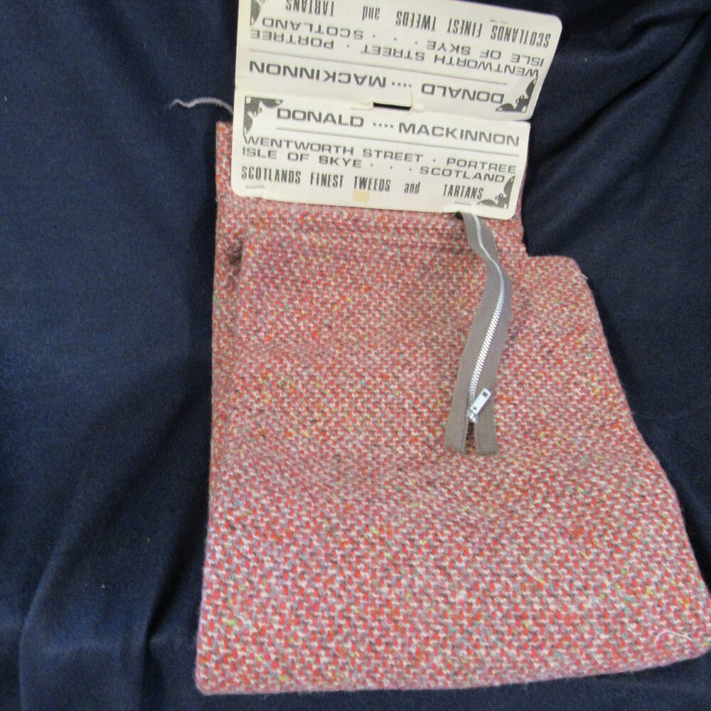 Kilt material with zipper